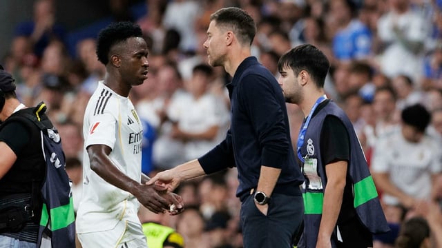 Real-Star Vinicius Junior ist unter Trainer Alonso nicht mehr unumstritten und unzufrieden.
