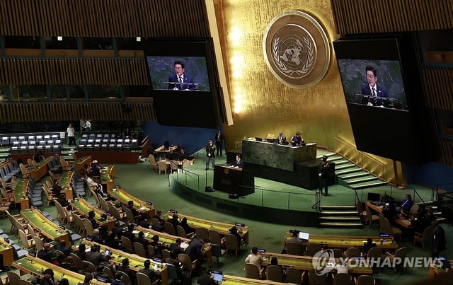 President Lee Jae Myung delivers a keynote speech at the U.N. General Assembly in New York on Sept. 23, 2025. (Yonhap)