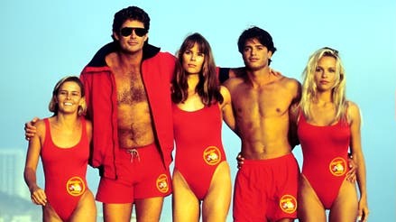 Baywatch, conocida como Guardianes de la bahía, es una serie de televisión sobre los socorristas de las playas de las ciudades de Santa Mónica y Honolulu. La serie se transmitió de 1989 a 2001.