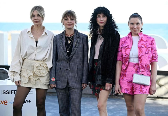 Dolores Fonzi (segunda por la izquierda) y las actrices de 'Belén', en San Sebastián.