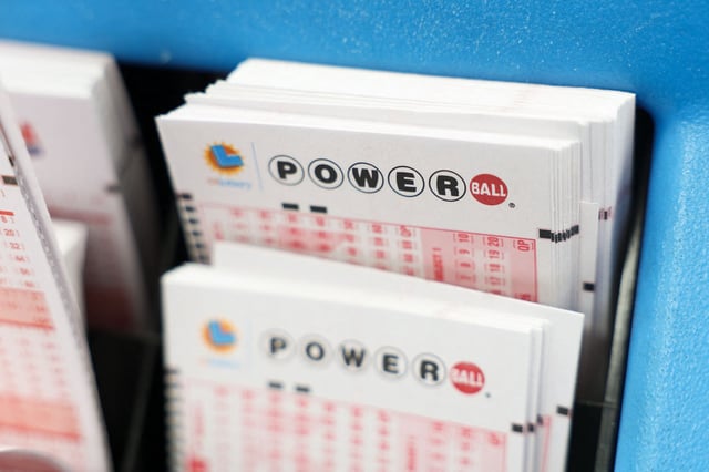 Resultados del Powerball HOY, 22 de septiembre de 2025, con los números ganadores del jackpot de 113 millones de dólares en EE.UU. (Foto: Patrick T. Fallon / AFP)