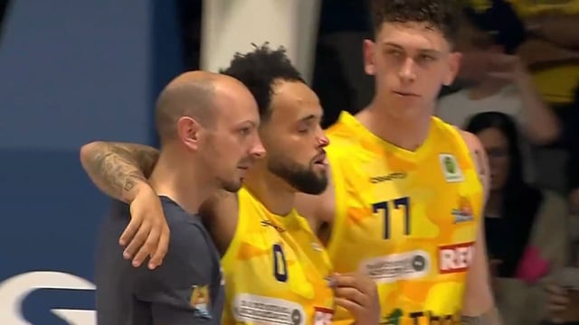 Basketball-Zweitligist Phoenix Hagen eine im doppelten Sinne schmerzhafte Pokal-Pleite.