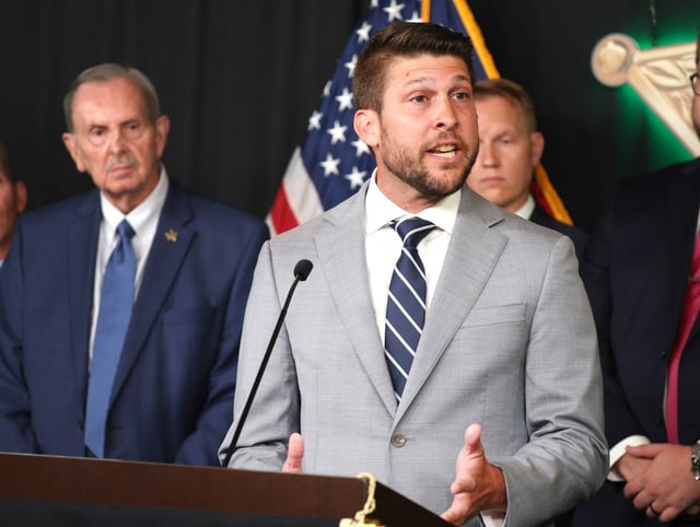Palm Beach County Sheriff Ric Bradshaw, left, looks on as Florida Attorney General James Uthmeier talks about prosecuting retail thefts in Florida during a press conference at the Palm Beach County Sheriff's Office in West Palm Beach on Tuesday, Sept. 23, 2025. (Carline Jean/South Florida Sun Sentinel)