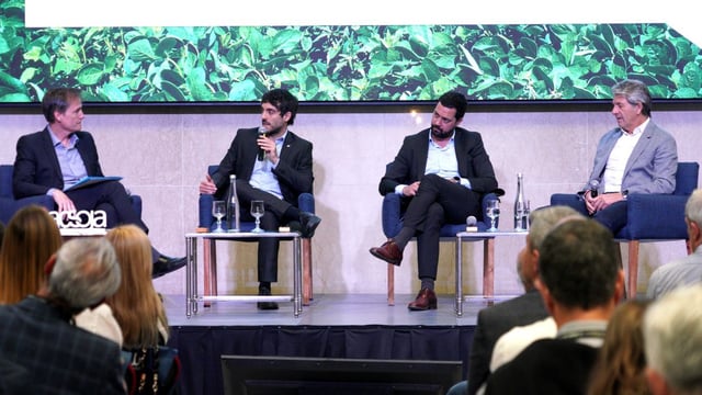 Javier Cervio, Bolsa de Comercio. Martin Vahutier, director del Banco de Inversión y comercio Exterior. Juan Paso, Agencia de control Aduanero y Pablo Lavigne, Secretario de coordinación de Producción de la Nación