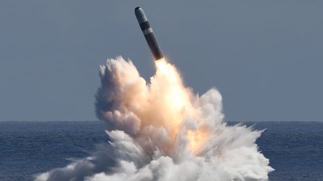 Un misil Trident II D5 Life Extension desarmado mientras es lanzado desde un submarino de misiles balísticos frente a la costa de Florida, el último 17 de septiembre.