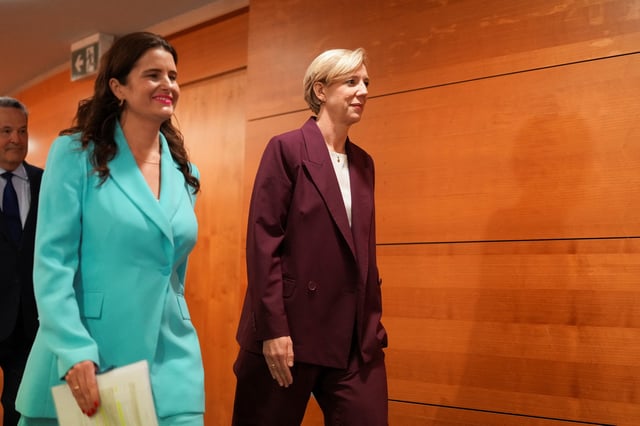 Newly appointed governor of Reserve Bank of New Zealand Anna Breman, walks with Nicola Willis, New Zealand's Finance Minister on the day of an announcement at Parliament, in Wellington, New Zealand, September 24, 2025. REUTERS/Marty Melville
