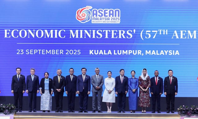 Laos' Minister of Industry Malaithong Kommasith, Malaysia’s Deputy Minister of Investment, Trade and Industry Liew Chin Tong, Myanmar's Director-General of the Department of Foreign Economic Relations Marlar Myo Nyunt, Singapore's Deputy Prime Minister and Minister for Trade and Industry Gan Kim Yong, Thailand's Deputy Permanent Secretary of the Ministry of Commerce Ekachat Seetavorarat, Vietnam Deputy Minister of Industry and Trade Nguyen Sinh Nhat Tan, Malaysian Minister of Investment, Trade and Industry Tengku Zafrul Abdul Aziz, Philippines' Secretary of the Department of Trade and Industry Cristina Aldeguer-Roque, Brunei's Minister of Finance and Economy Amin Liew Abdullah, Cambodia's Minister of Trade Cham Nimul, Indonesia Vice Minister of Trade Dyah Roro Esti Widya Putri, and Timor-Leste's Minister of Commerce and Industry Filipus Nino Pereira pose for a group photo during the 57th Association of Southeast Asian Nations (ASEAN) Economic Ministers' Meeting in Kuala Lumpur, Malaysia September 23, 2025. REUTERS/Hasnoor Hussain