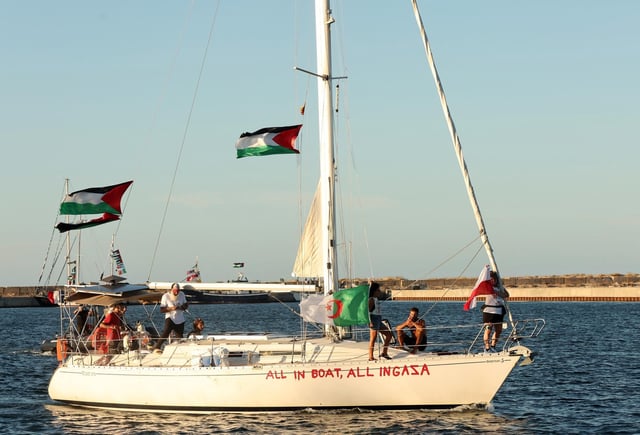 Flotilla Sumud denuncia "al menos 13 explosiones" y cortes de comunicación en su travesía