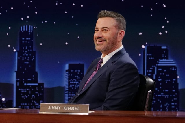 Jimmy Kimmel presentando su programa nocturno "Jimmy Kimmel Live!"