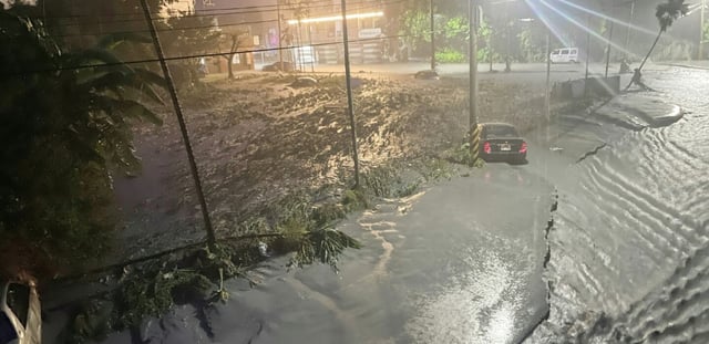 Inondation à Hualien, à Taïwan, après la rupture d'une digue naturelle pendant le passage du typhon Ragasa, le 23 septembre 2025