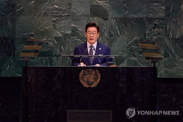 President Lee Jae Myung delivers a keynote speech at the U.N. General Assembly in New York on Sept. 23, 2025. (Pool photo) (Yonhap)