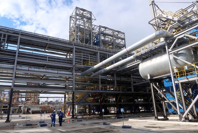 A view shows a petrochemical plant of Gazprom Neftekhim Salavat company in Salavat in the Republic of Bashkortostan, Russia August 23, 2018. REUTERS/Maxim Nazarov/File Photo