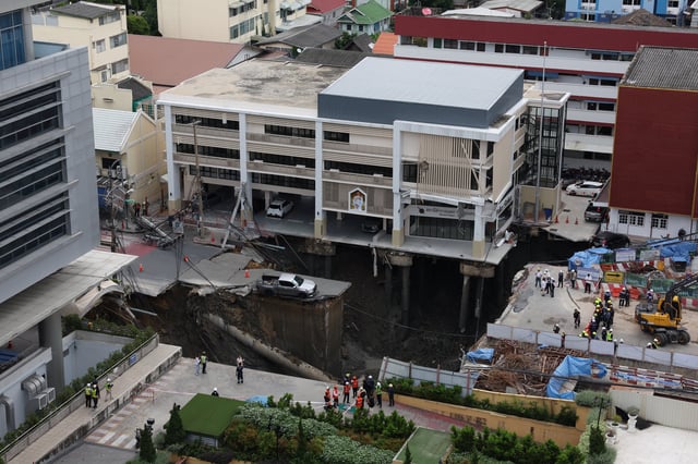 A massive sinkhole opens on Samsen Road near Vajira Hospital, in Bangkok, Thailand, September 24, 2025. REUTERS/Chalinee Thirasupa