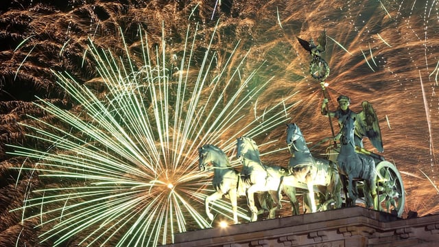 Berlin – Der erste Neujahrsknaller zündet dieses Jahr schon im September! Die große ZDF...