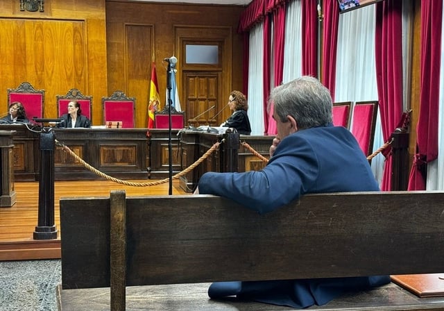 El alcalde de Verín, Gerardo Seoane, en la Audiencia Provincial de Ourense tras ser llamado a declarar