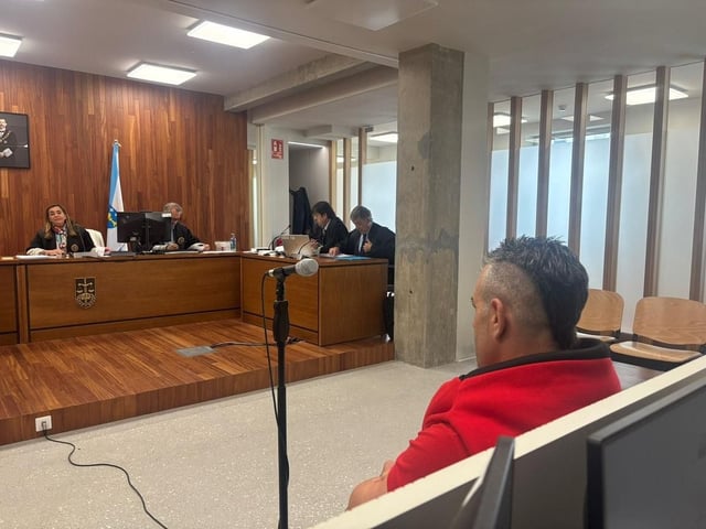 El condenado, durante la vista celebrada esta mañana en la Ciudad de la Justicia de Vigo