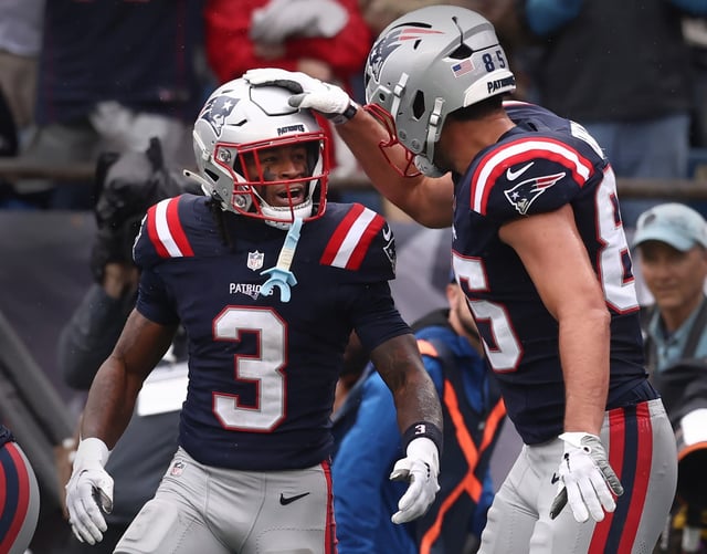 New England Patriots receiver DeMario Douglas (3) celebrates his touchdown with Hunter Henry during the first quarter of a game against the Raiders at Gillette Stadium. (Nancy Lane/Boston Herald)