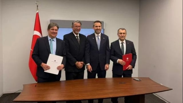 LNG agreement signing; Source: Mercuria