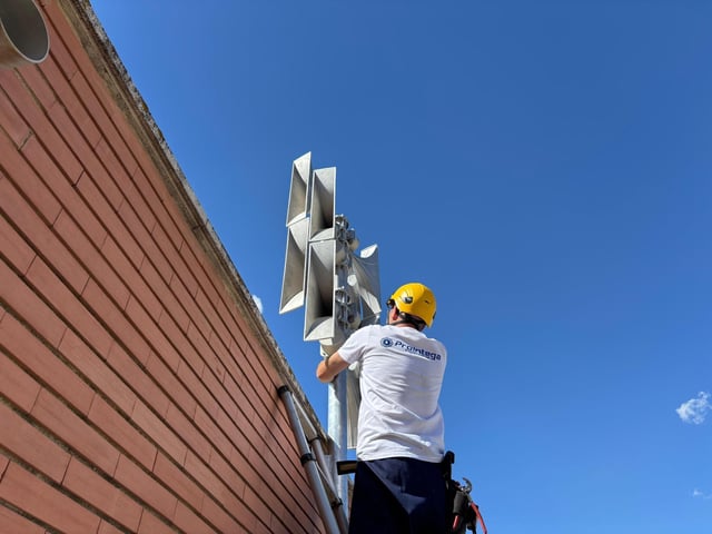 Instalación del sistema de megafonía para avisos de emergencias en La Torre