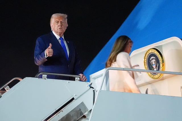 President Donald Trump and first lady Melania Trump, board Air Force One at John F. Kennedy International Airport, Tuesday, Sept. 23, 2025, in New York. (AP Photo/Evan Vucci)