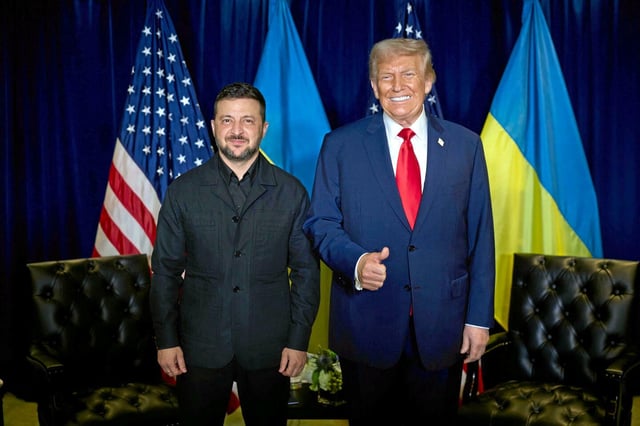 Le président ukrainien Volodymyr Zelensky et le président américain Donald Trump se sont entretenus en marge de l'Assemblée générale de l'ONU, à New York le 23 septembre 2025.
