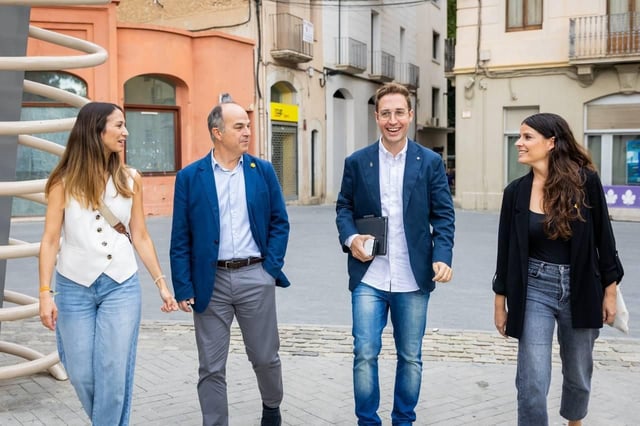 El secretario general de Junts, Jordi Turull, junto al alcalde de Figueras, Jordi Masquef. También en la fotografía, la vicepresidenta del partido Mònica Sales y la secretaria de organización, Judith Toronjo