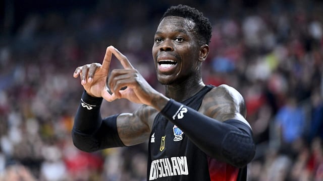 Das gewonnene Finale bei der Basketball-EM lässt Dennis Schröder offenbar noch nicht los.