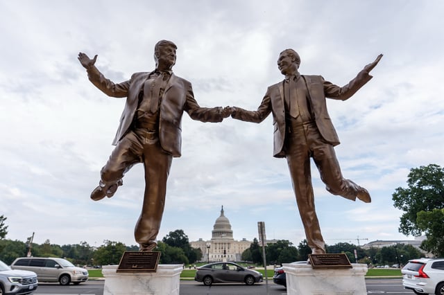 A work of protest art representing President Donald Trump and Jeffrey Epstein is seen on the National Mall near the Capitol, Tuesday, Sept. 23, 2025, in Washington. (AP Photo/Julia Demaree Nikhinson)