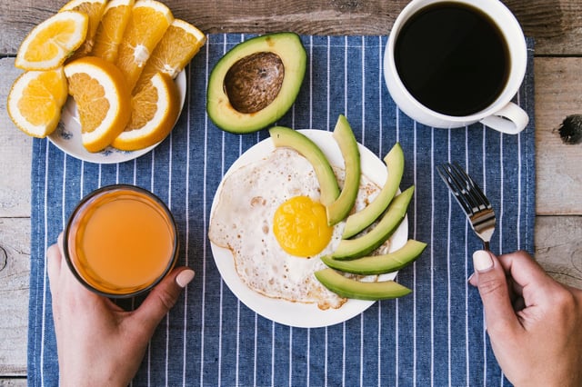 El huevo y la salud cardiovascular: la porción recomendada en el desayuno