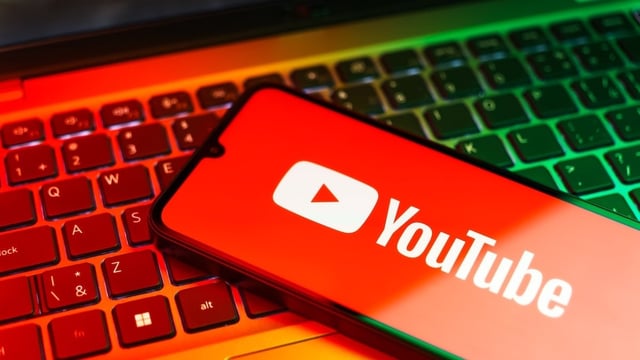 Youtube zeigt euch bald mehr Werbung. (Bild: Shutterstock/JarTee)