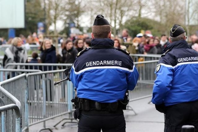 Dos agentes de la Gendarmería en una imagen de archivo. Foto: EFE/EPA/Eddy Lemaistre
