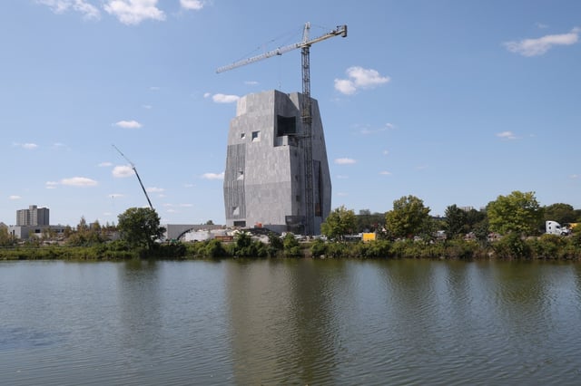 The Obama Presidential Center looms over the water at Jackson Park while under construction on Sept. 8, 2025, in Chicago. (Antonio Perez/Chicago Tribune)