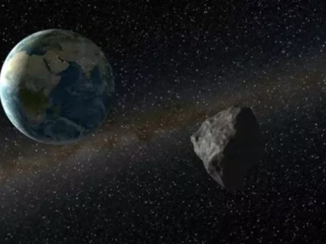El seguimiento actualizado también muestra que el asteroide tiene una  probabilidad bastante alta de impactar contra la Luna.