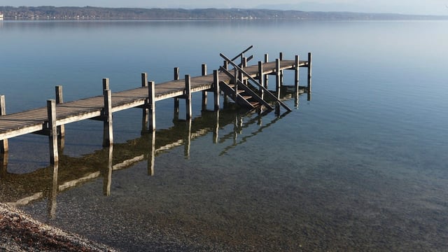 Ein Opa starb im Starnberger See, als er das Spielzeugboot seines Enkels retten wollte.