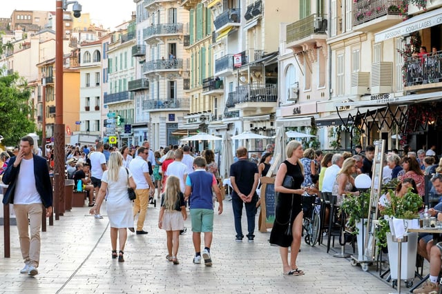 Le boulevard de la Croisette, à Cannes.
