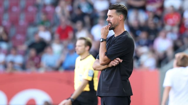 Verletzungsschock für Augsburg-Trainer Sandro Wagner! Dieser Star fällt aus.