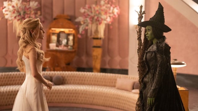 Ariana Grande y Cynthia Erivo protagonizan la película.