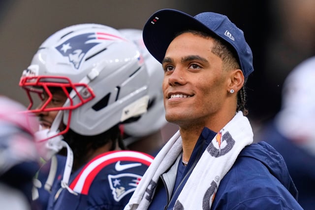 Christian Gonzalez on the Patriots' sideline during the season-opener against the Raiders.