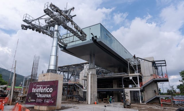 Avanzan instalación y empalme de cableado en teleférico de Uruapan