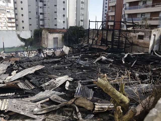Así quedó la casilla luego del incendio que registró durante la medianoche