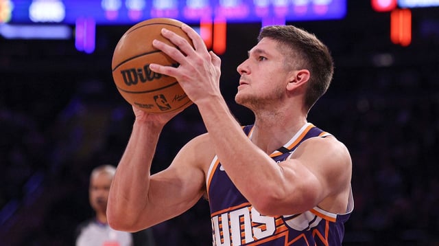 Suns guard Grayson Allen (8) shoots the ball during the first half against the New York Knicks at Madison Square Garden