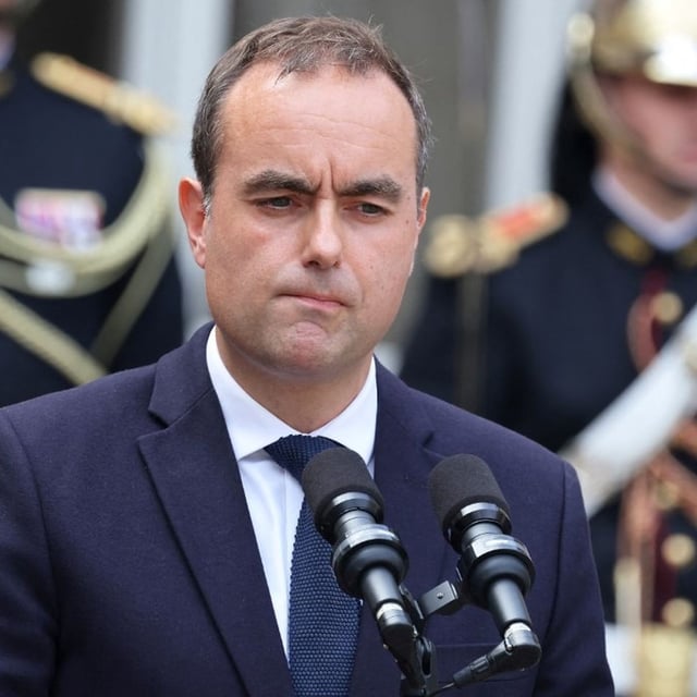Le nouveau Premier ministre, Sébastien Lecornu, lors de la cérémonie de passation de pouvoir à Matignon, à Paris, le 10 septembre 2025.