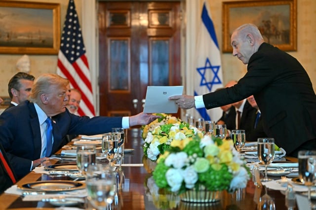 Wenige Tage vor einem erneuten Treffen zwischen US-Präsident Donald Trump und Israels Regierungschef Benjamin Netanjahu hoffen die USA auf Bewegung für einen Frieden im Gazakrieg. Die US-Regierung legte einen 21-Punkte-Plan für Frieden vor.