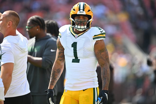 CLEVELAND, OHIO - SEPTEMBER 21: Linebacker Micah Parsons #1 of the Green Bay Packers warms up before the game against the Cleveland Browns at Huntington Bank Field on September 21, 2025 in Cleveland, Ohio. The Browns defeated the Packers 13-10.  (Photo by Jason Miller/Getty Images)