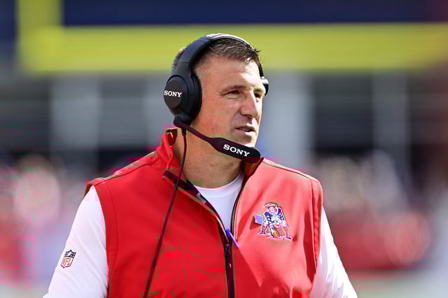 FOXBOROUGH, MASSACHUSETTS - SEPTEMBER 21: Head coach Mike Vrabel of the New England Patriots looks on during the second half against the Pittsburgh Steelers at Gillette Stadium on September 21, 2025 in Foxborough, Massachusetts. (Photo by Jaiden Tripi/Getty Images)