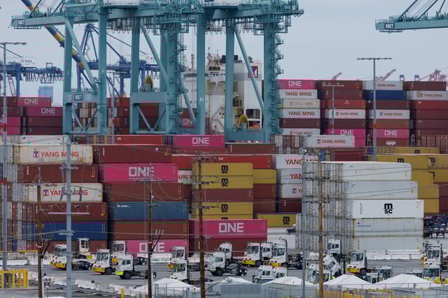 A container ship is unloaded at the Port of Los Angeles, in San Pedro, California, U.S., May 1, 2025. REUTERS/Mike Blake/File Photo