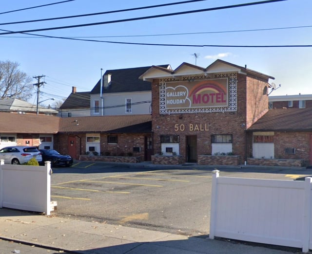 Gallery Holiday Motel in Irvington NJ. (Google)