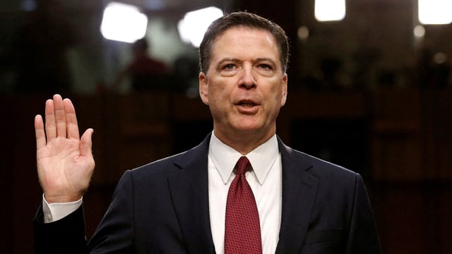 Former FBI Director James Comey is sworn in prior to testifying before a Senate Intelligence Committee (2017). 