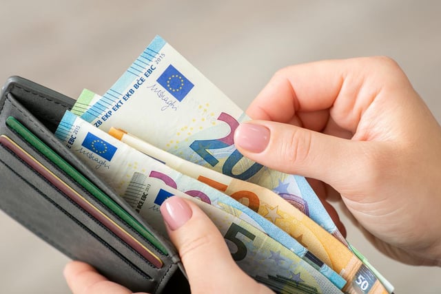 «Stockez au moins 70 à 100 euros en liquide» : La BCE recommande de garder des espèces chez soi en cas d’«instabilité majeure»