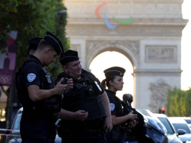 Adolescente apuñala a profesora en Francia e intenta suicidarse